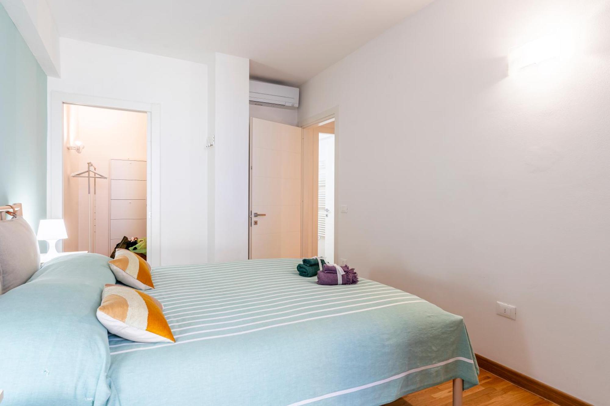 Piazza Cavallotti & Mercato Centrale Apartment! Livorno Bagian luar foto
