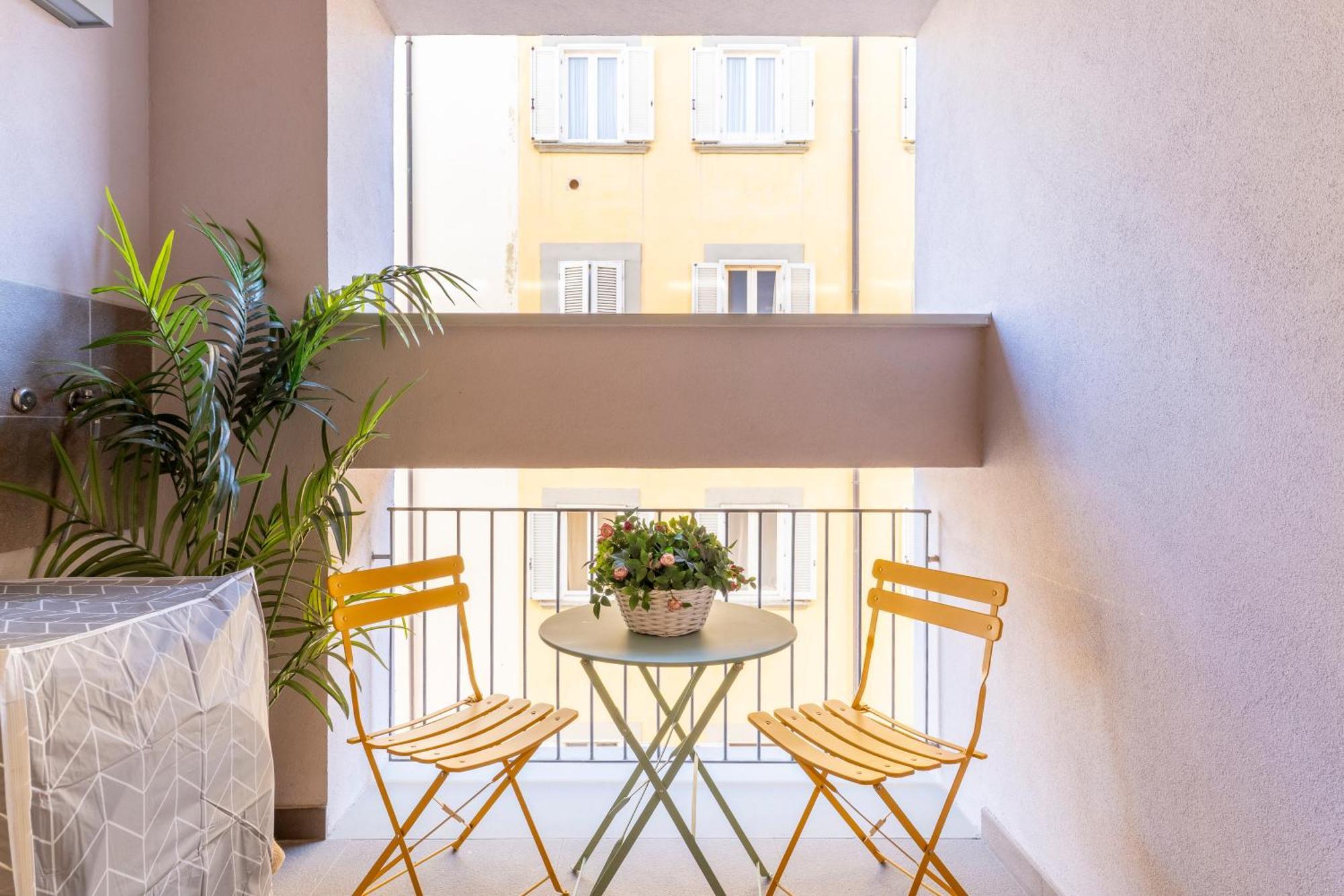 Piazza Cavallotti & Mercato Centrale Apartment! Livorno Bagian luar foto